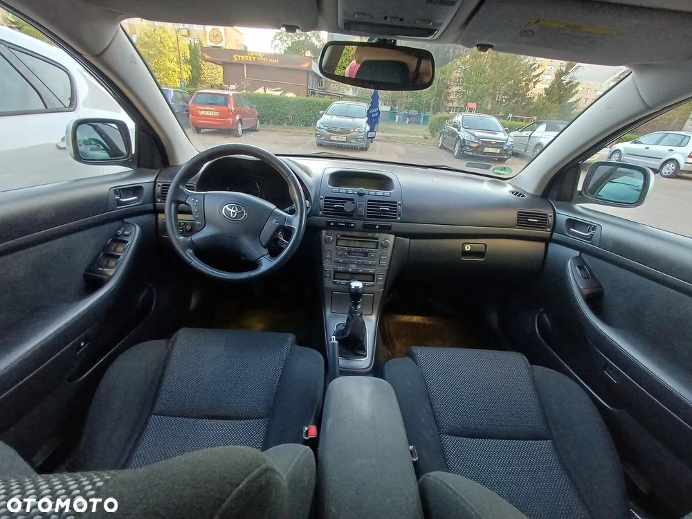 Toyota Avensis 2.2 D-4D Sol - 15