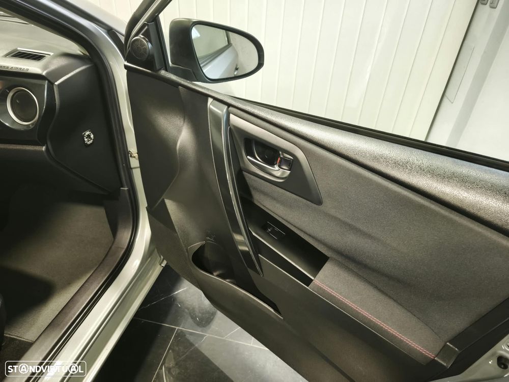 Toyota Auris Touring Sports 1.4 D-4D Active - 13