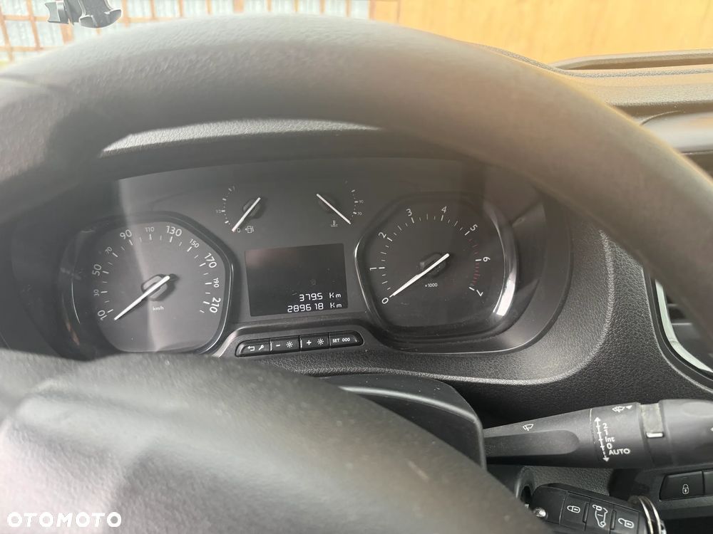 Peugeot EXPERT - 5