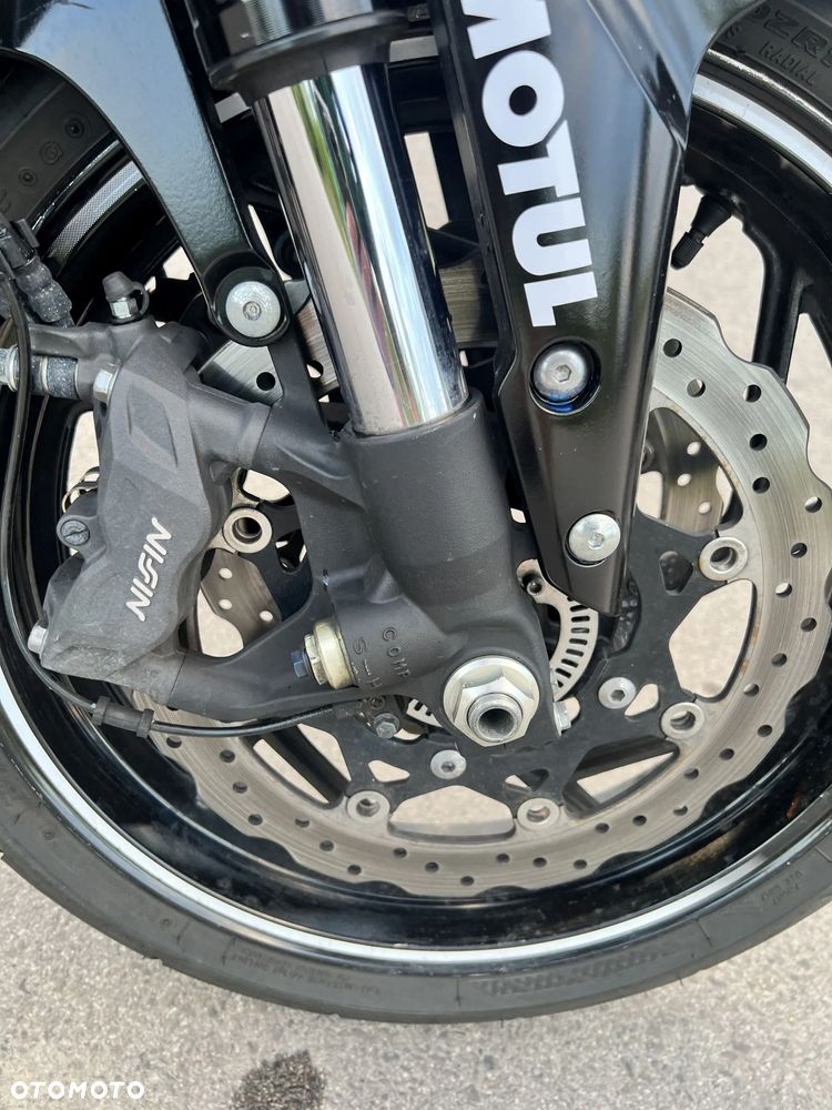Suzuki GSX - 28