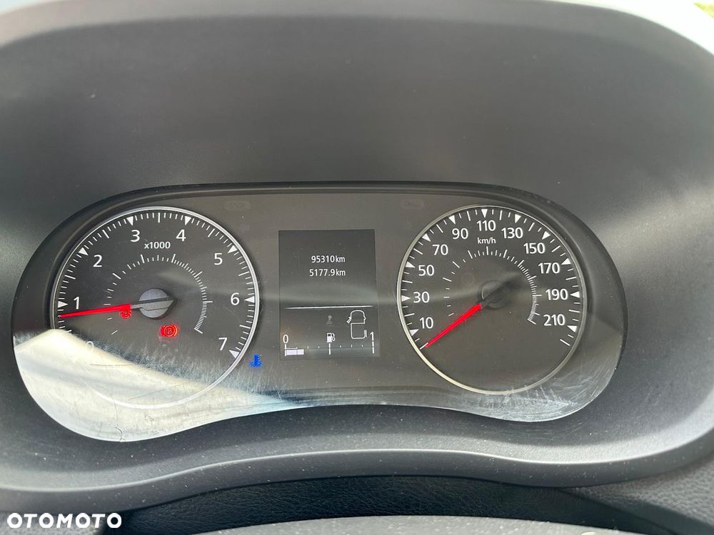 Nissan NV400 - 11