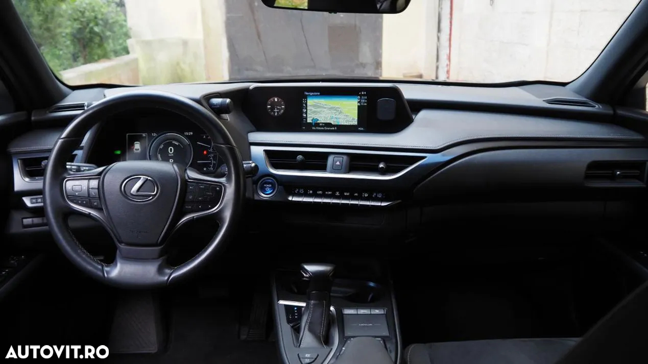 Lexus UX 250h FWD Business - 17