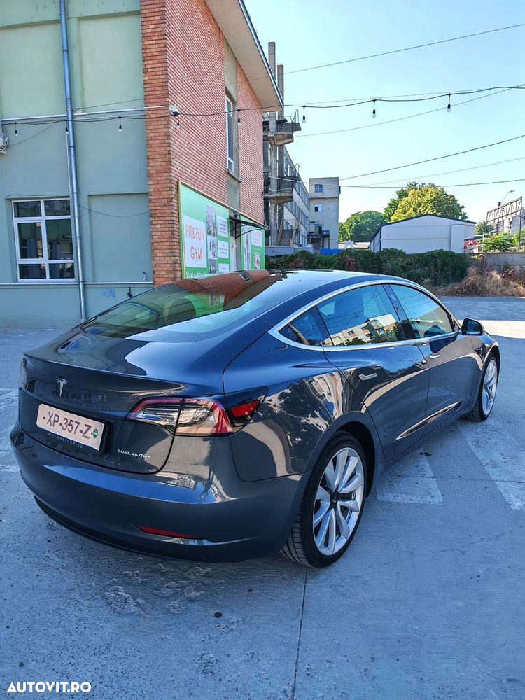 Tesla Model 3 - 4