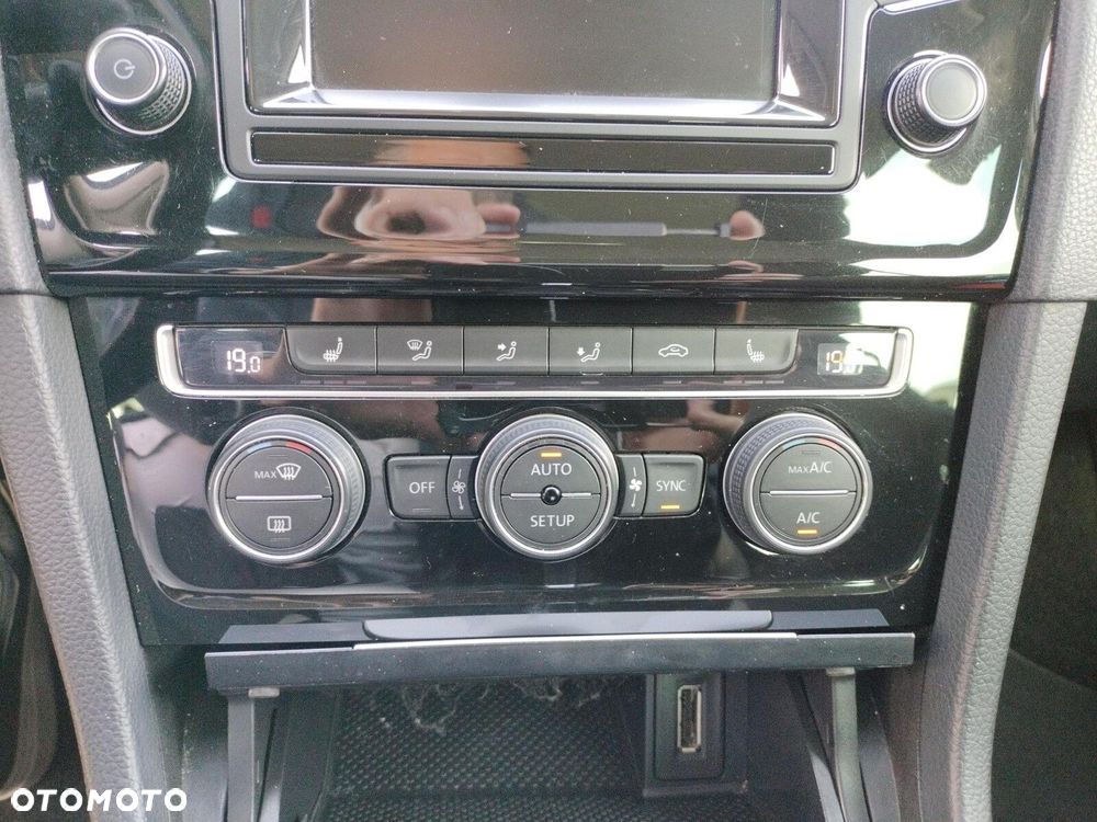 Volkswagen Golf - 22