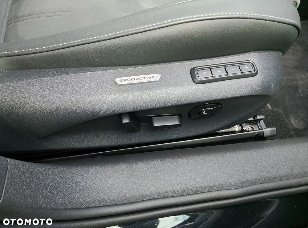 Volkswagen Passat - 12