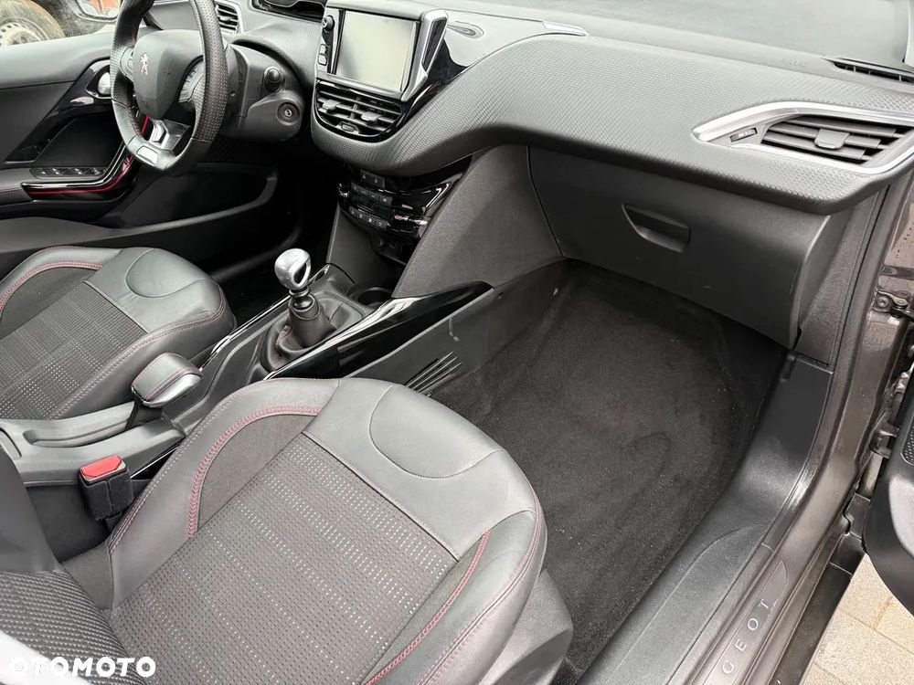 Peugeot 2008 PureTech 130 EAT8 GT Pack - 10