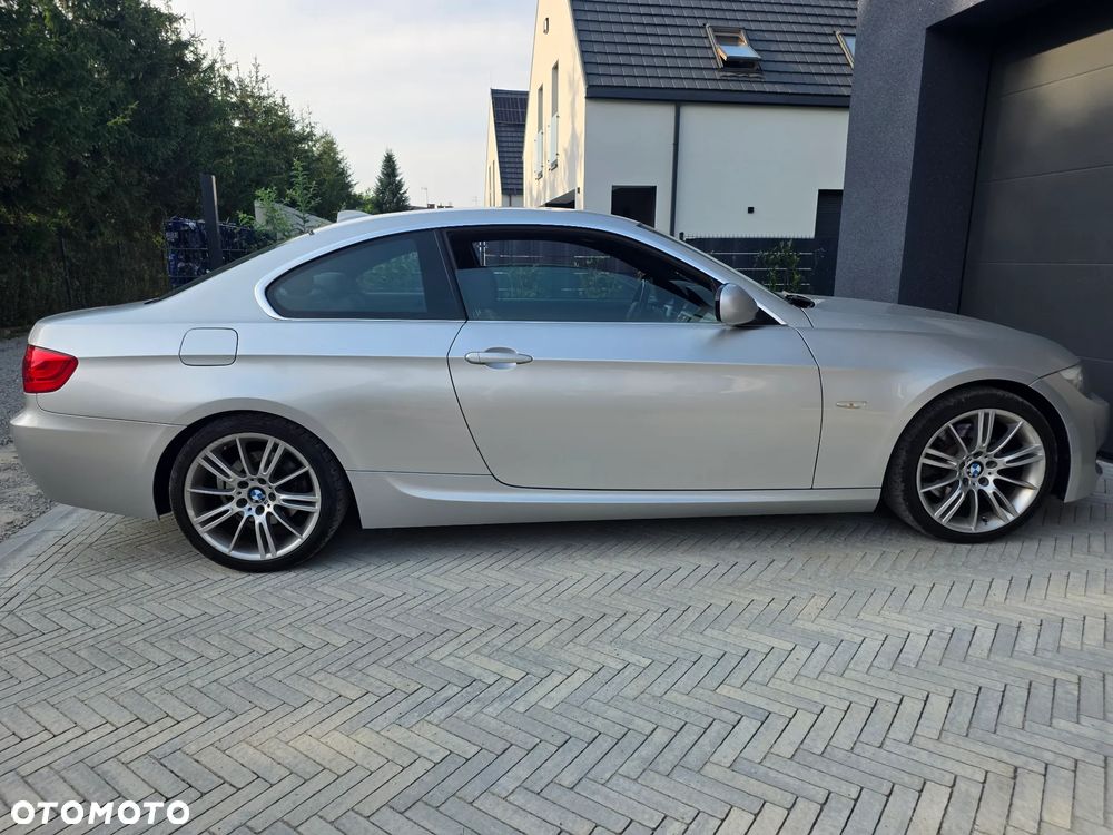 BMW Seria 3 325i - 4