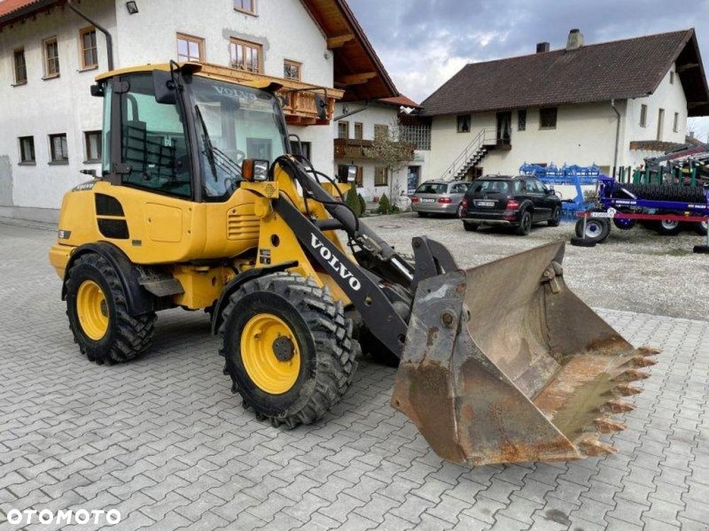 Volvo L25f / ROKU 2011 / łopata 4w1 - 6