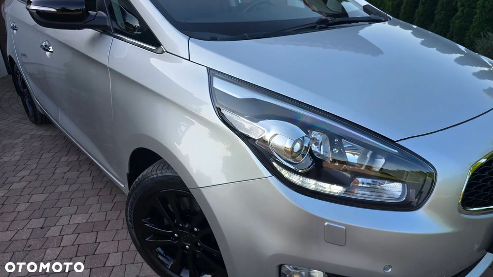 Kia Carens - 11