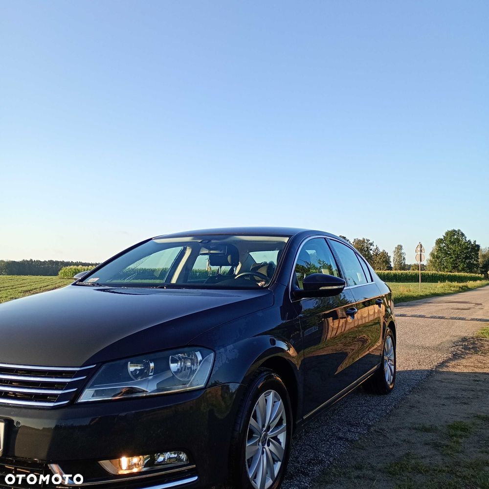 Volkswagen Passat - 1