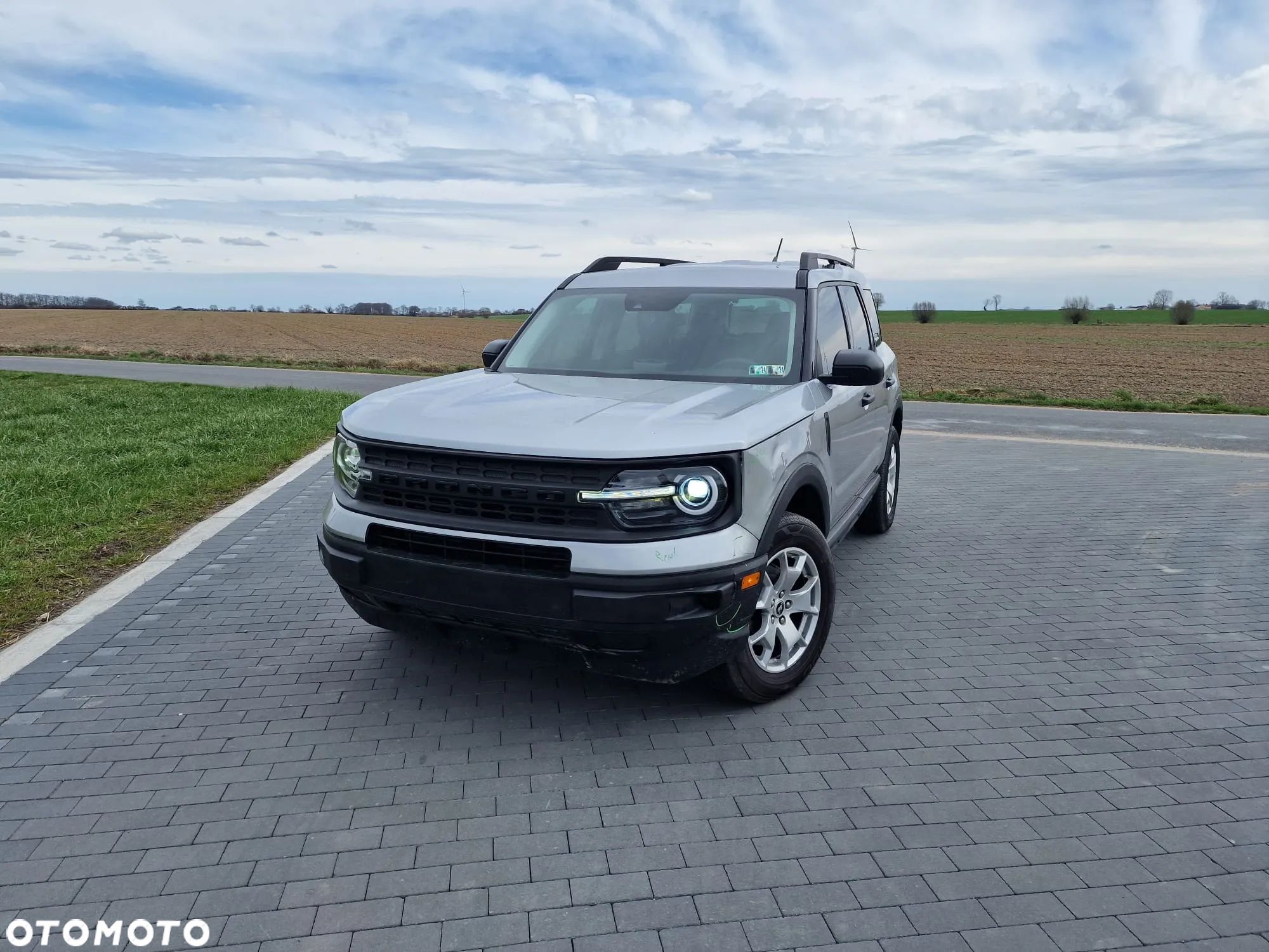 Ford Bronco - 1