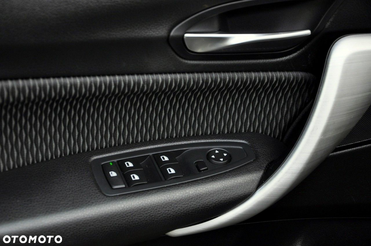 BMW Seria 1 118i Sport Line - 37
