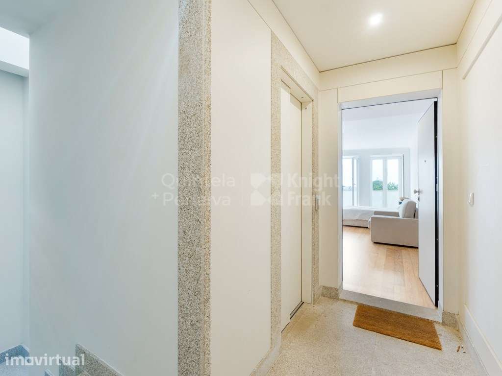 Apartamento T0 com varanda para venda em Cedofeita, Porto - Grande imagem: 2/25