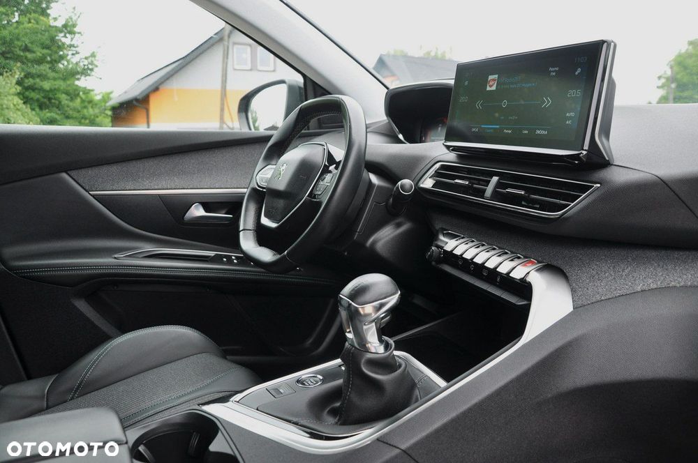 Peugeot 3008 1.2 PureTech Allure Pack S&S - 16