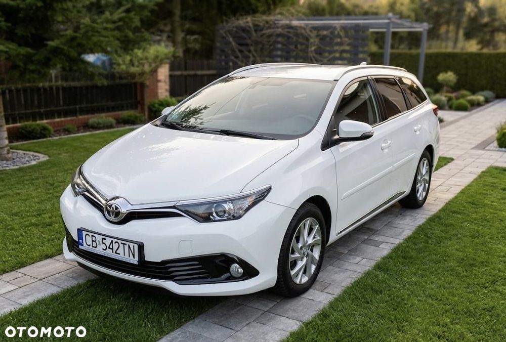 Toyota Auris 1.6 D-4D Comfort - 1