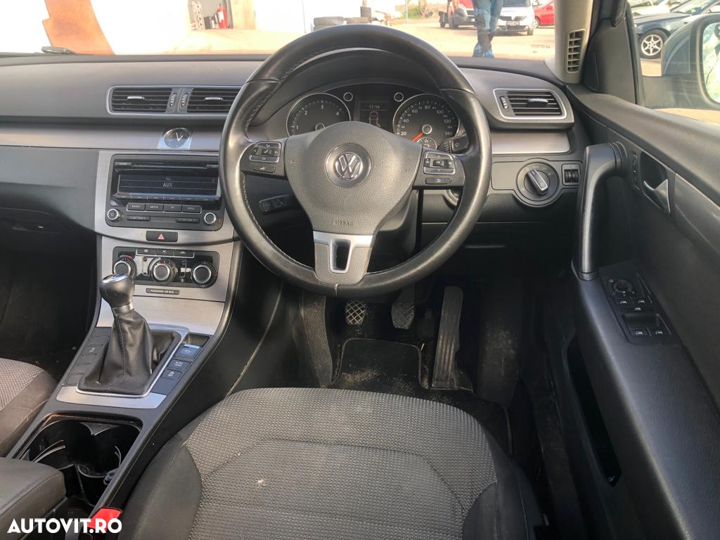 Dezmembrez piese Volkswagen Passat B7 - 4