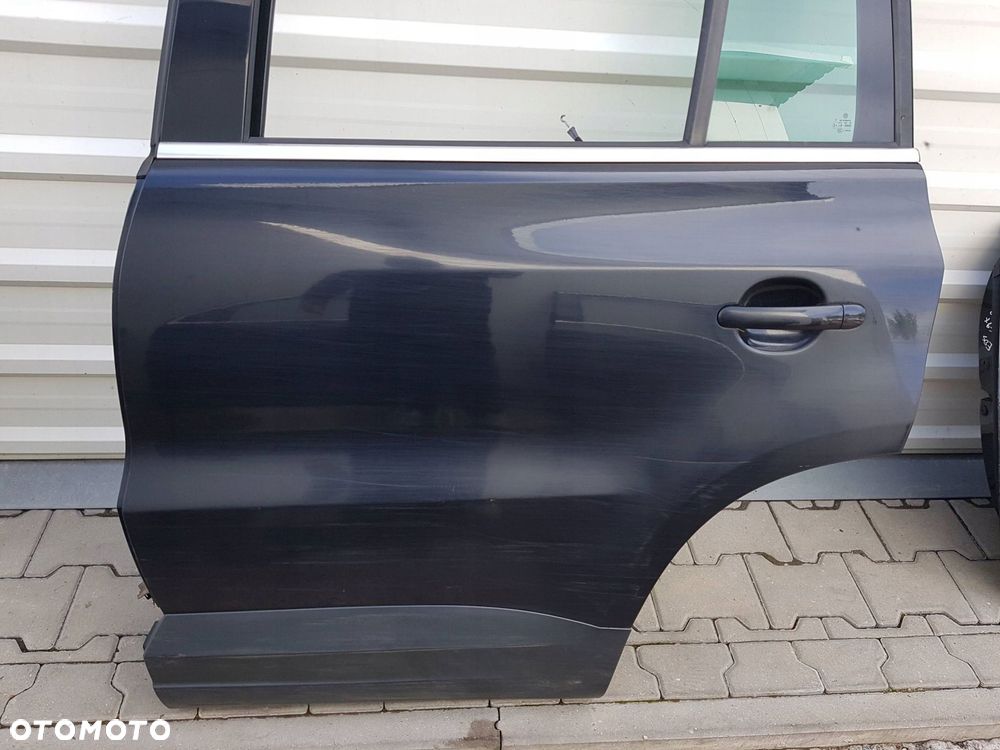 VW TIGUAN I 5N 06-15r DRZWI LEWE TYŁ LC9X - 2