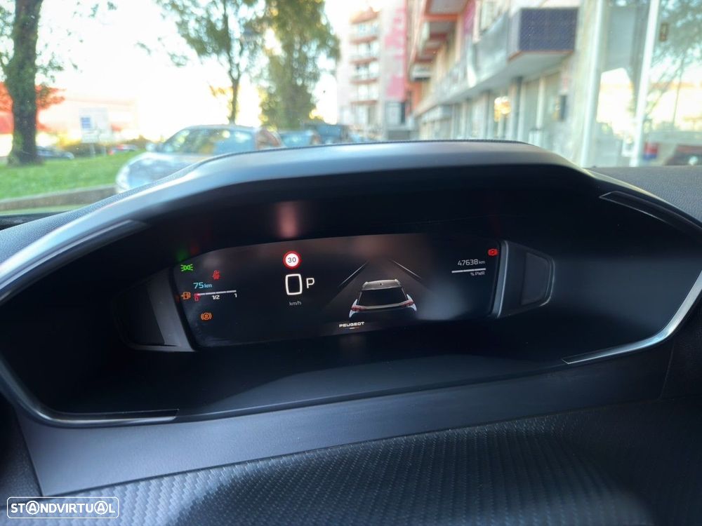 Peugeot 2008 1.2 Hybrid Allure e-DCS6 - 16