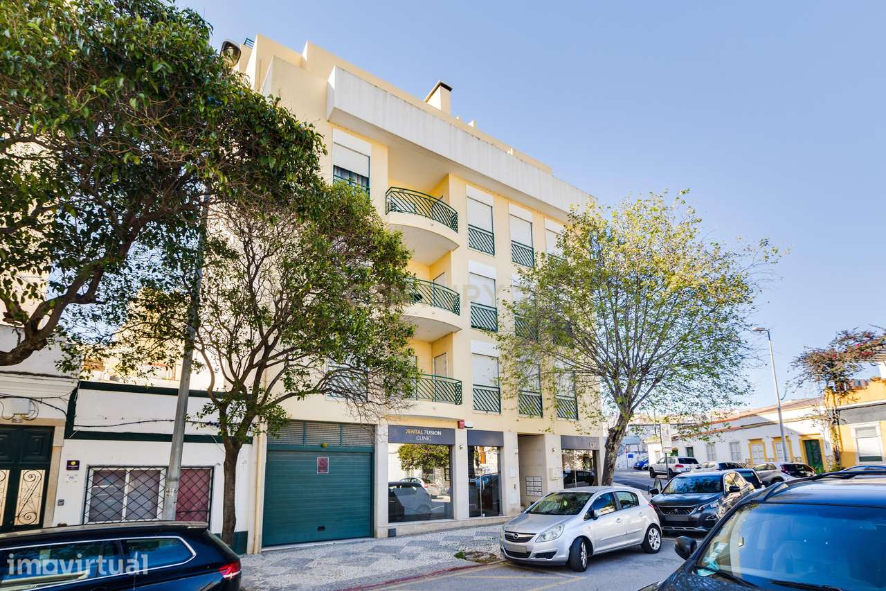 Dúplex T4 com 2 terraços, varandas e garagem – Baixa de Faro - Grande imagem: 2/26