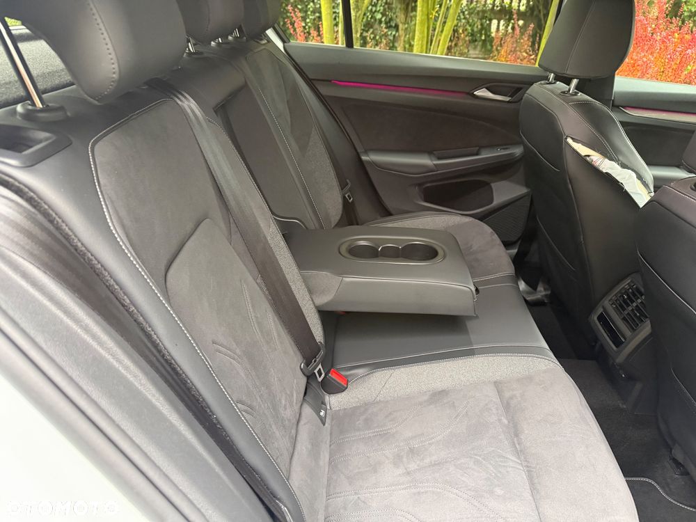 Volkswagen Golf 1.5 eTSI mHEV Edition 50 DSG - 25