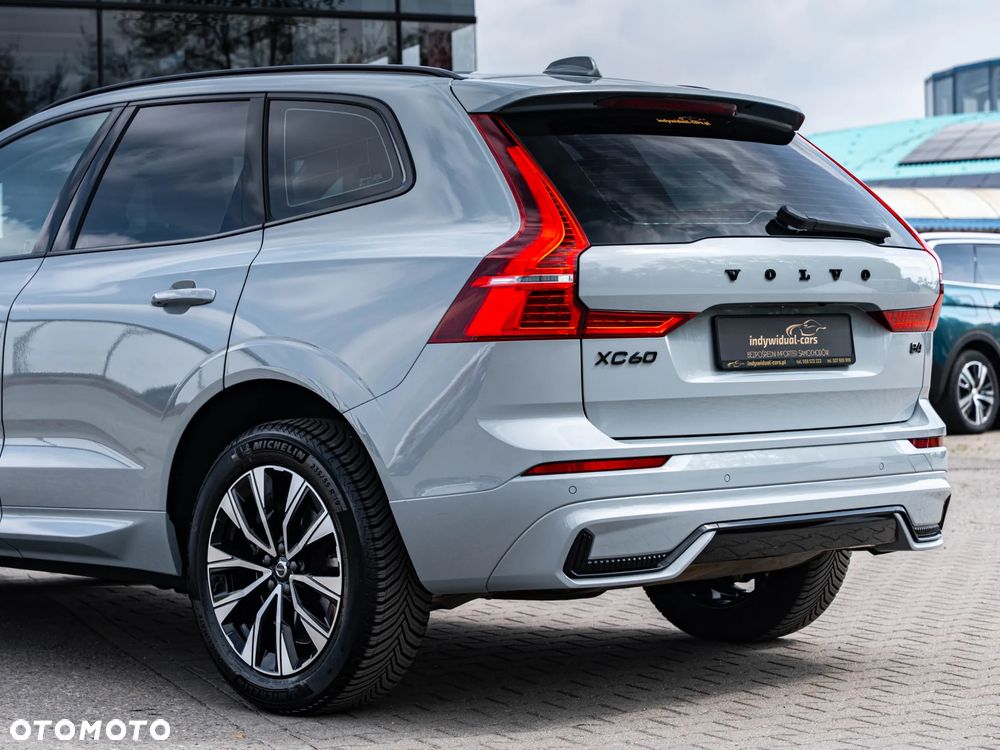 Volvo XC 60 B4 B Plus Dark - 12