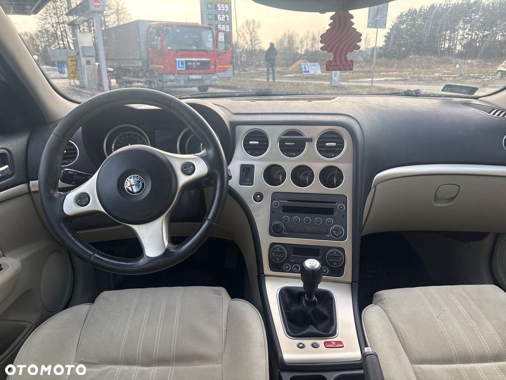 Alfa Romeo 159 1.9 JTDM 8V DPF Distinctive - 25