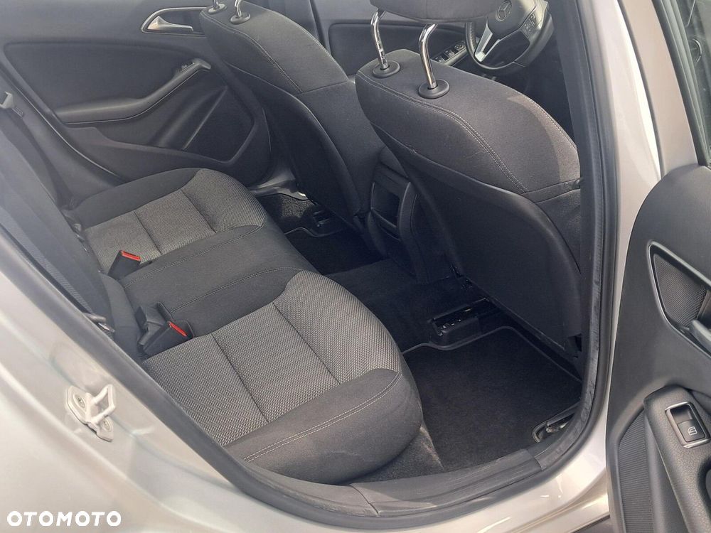 Mercedes-Benz GLA - 16