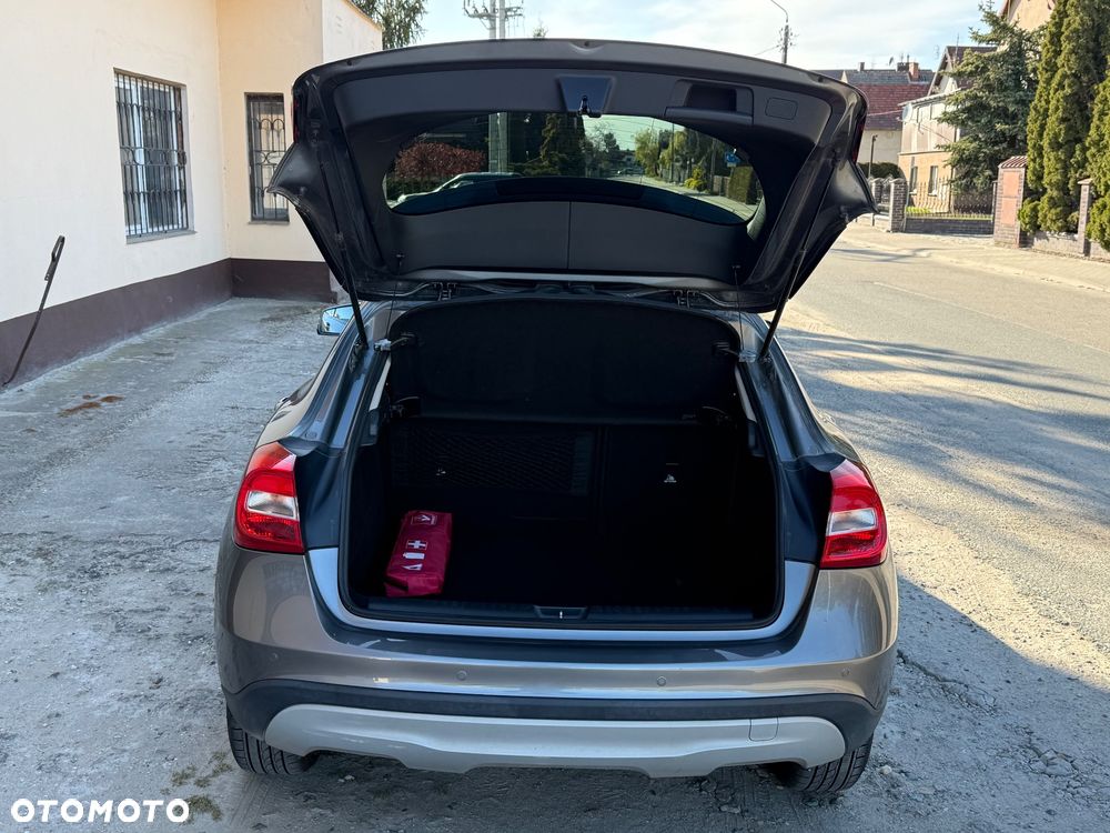 Mercedes-Benz GLA - 5