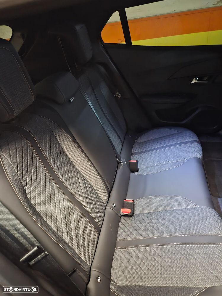 Peugeot 2008 1.2 Hybrid Allure e-DCS6 - 11