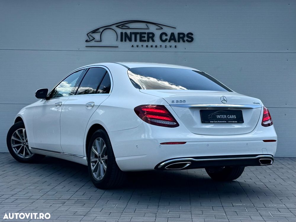 Mercedes-Benz E 200 4MATIC 9G-TRONIC - 4