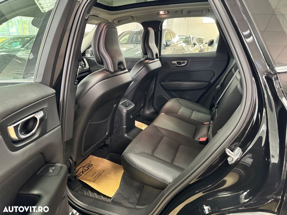 Volvo XC 60 T8 Twin Engine AWD Momentum Pro - 22