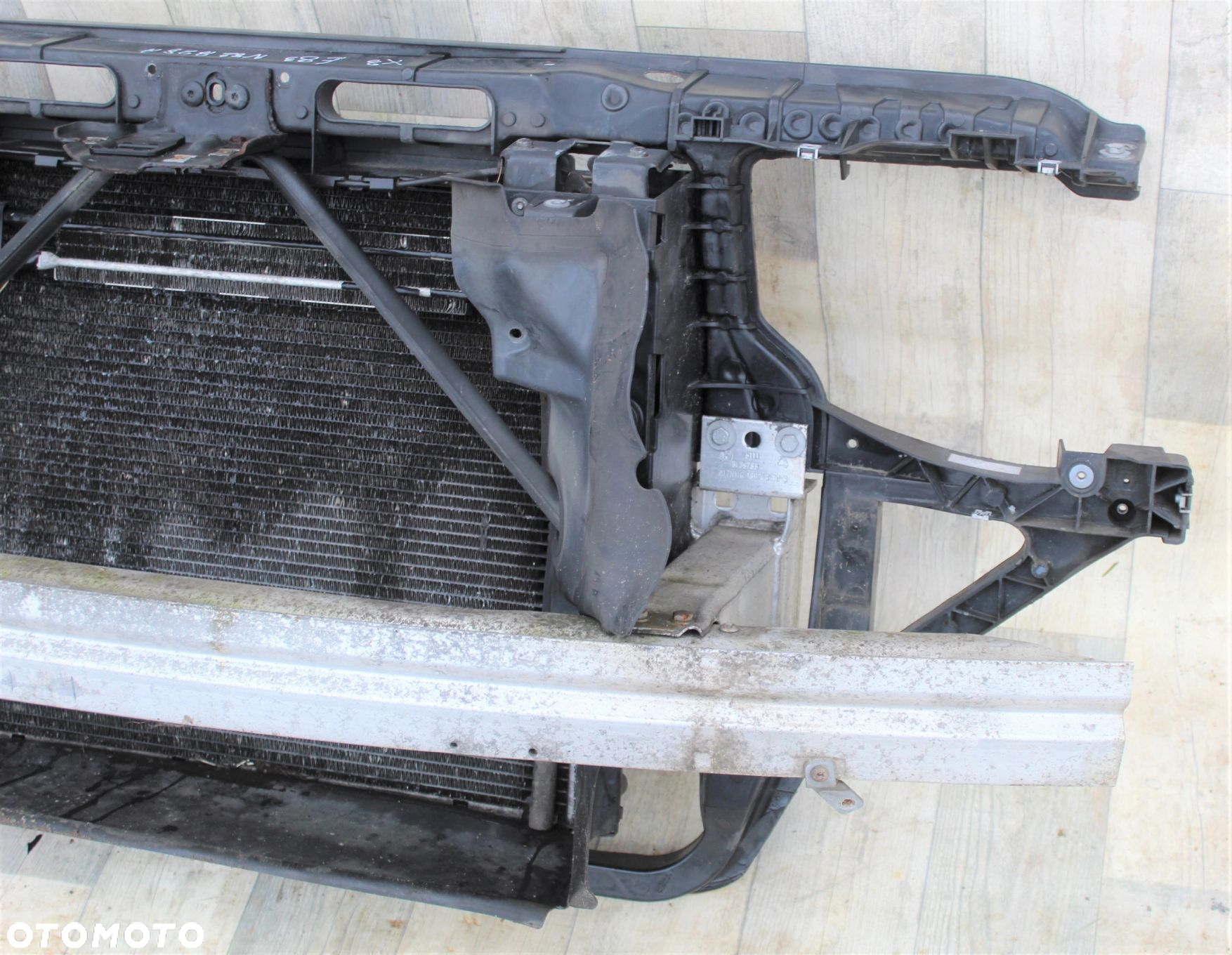 PAS PRZEDN CHŁODNICE WENTYLATOR BMW X3 E83 2.5 N52 - 5