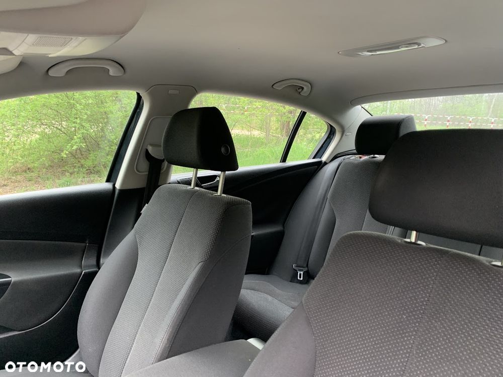 Volkswagen Passat 1.9 TDI DPF BlueMotion - 11