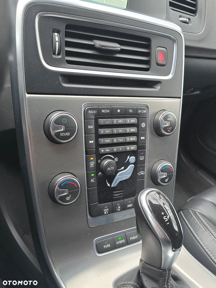 Volvo V60 D6 AWD Plug-in Hybrid Summum - 17