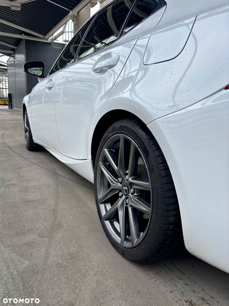 Lexus IS 200t F Sport - 7