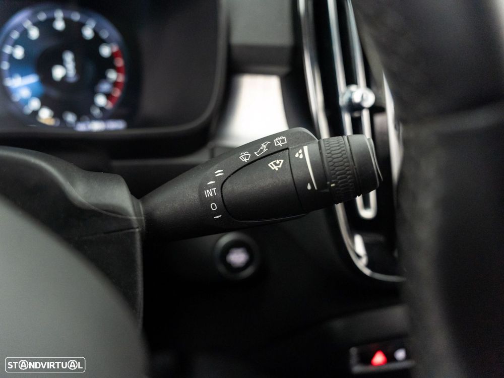 Volvo XC 40 1.5 T2 Momentum Plus Geartronic - 24