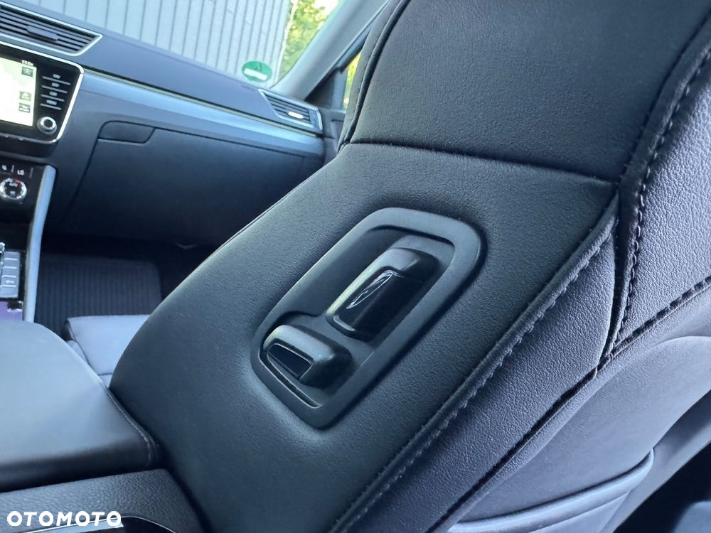 Skoda Superb 2.0 TDI DSG Premium Edition - 32