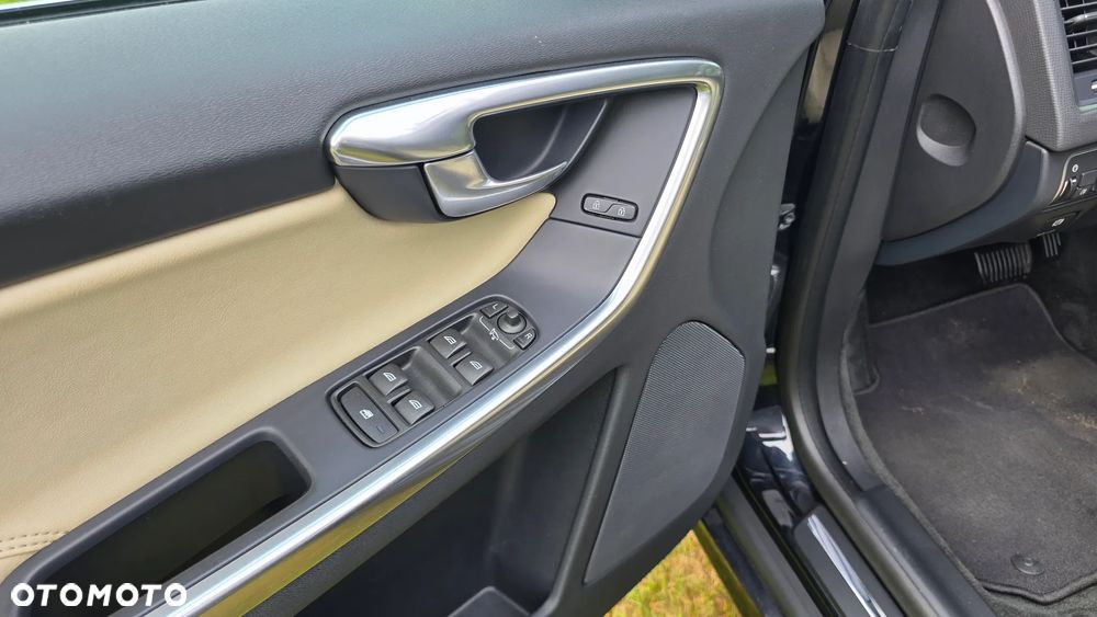 Volvo XC 60 D4 AWD Summum - 10
