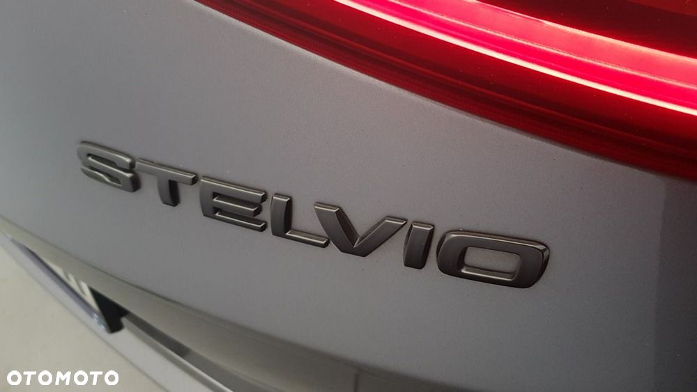 Alfa Romeo Stelvio - 13