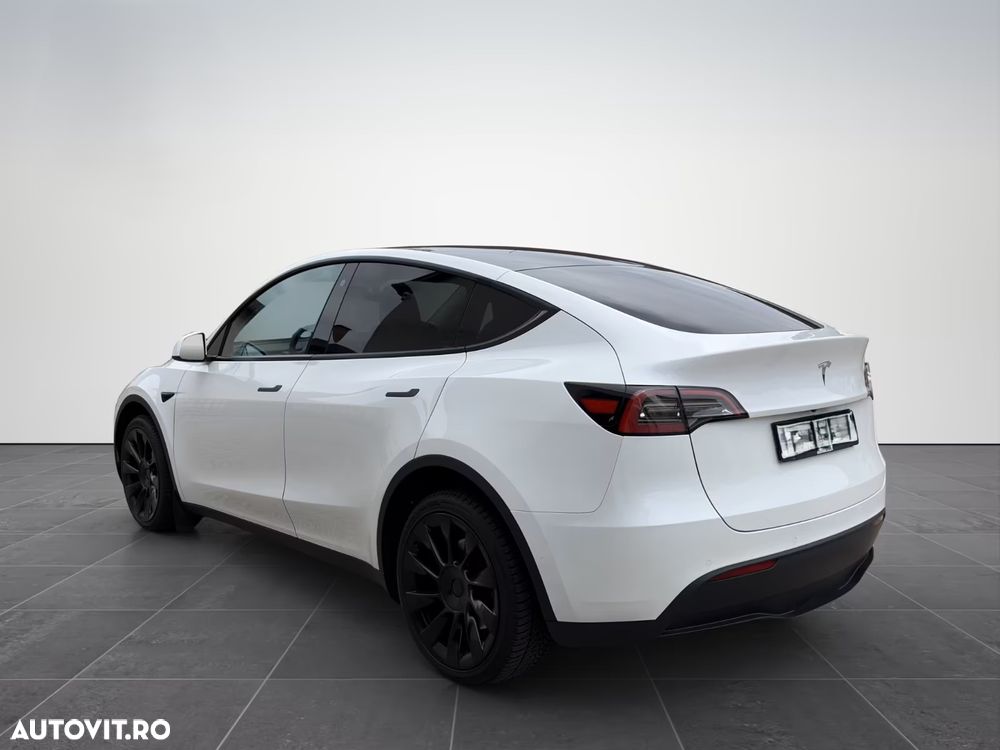 Tesla Model Y - 6