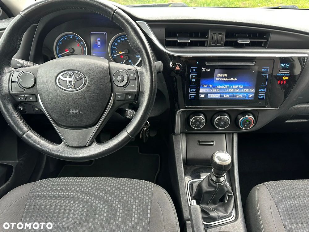 Toyota Corolla 1.6 Comfort - 21