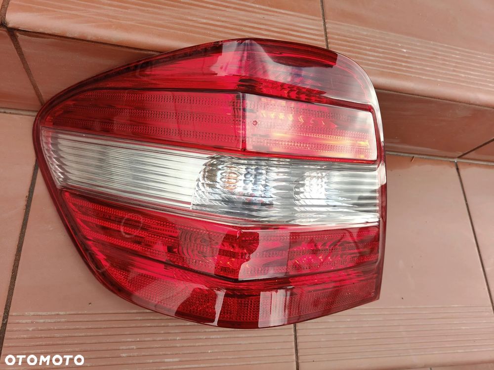 MERCEDES ML W164 Lampa Tylna Jasna Lewa Prawa Tył 05-08 - 11