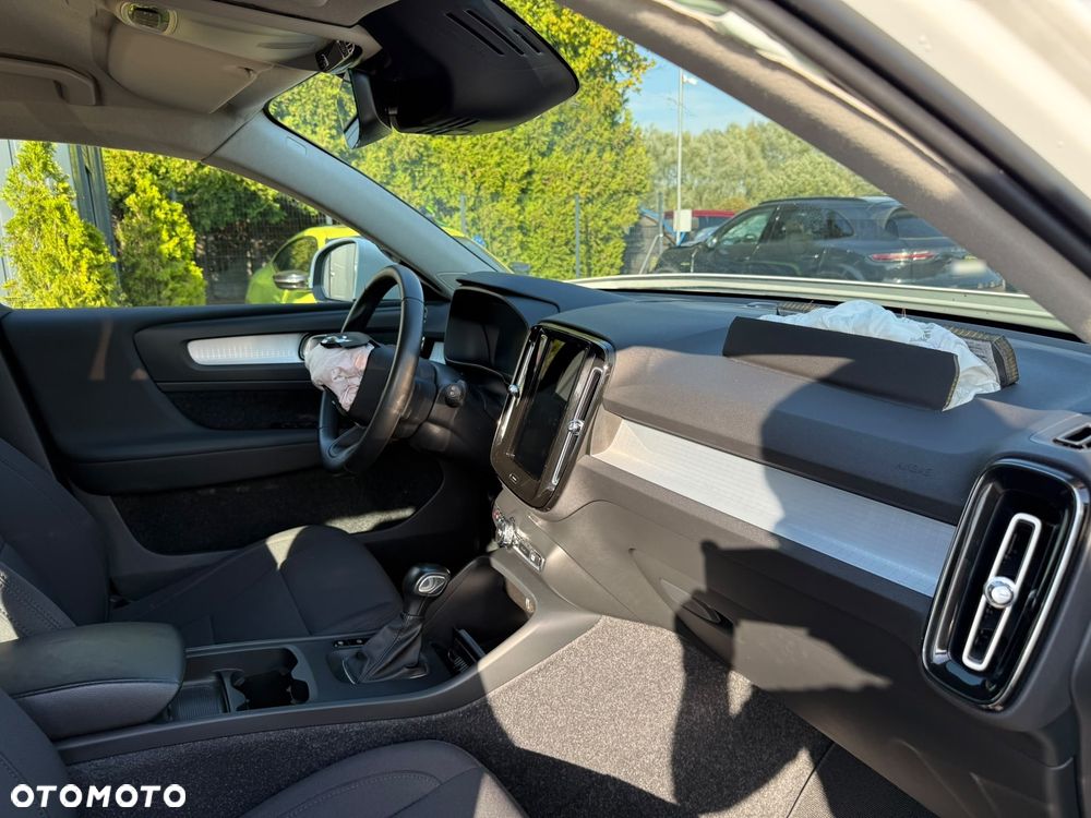 Volvo XC 40 T3 Momentum Pro - 17
