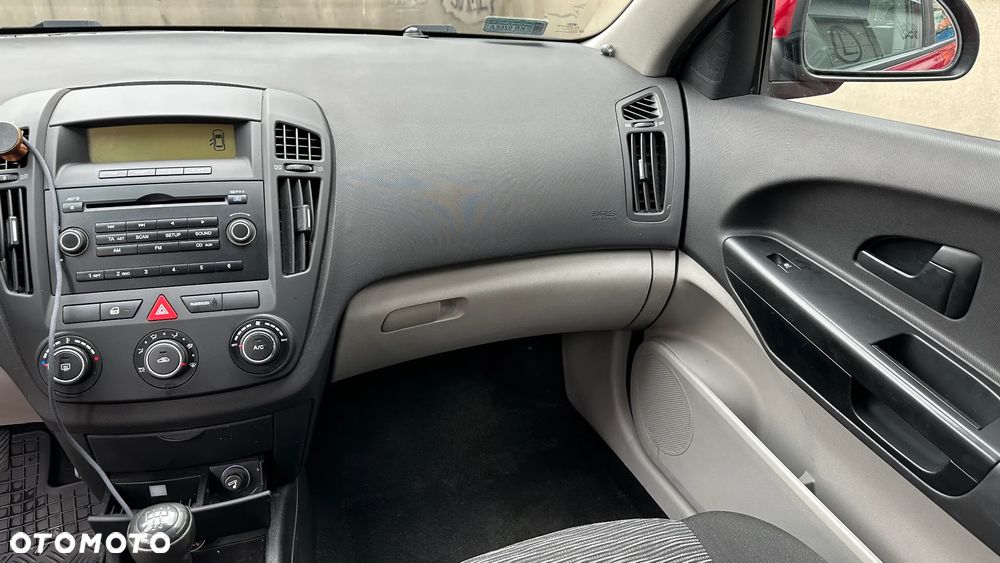 Kia Ceed - 16
