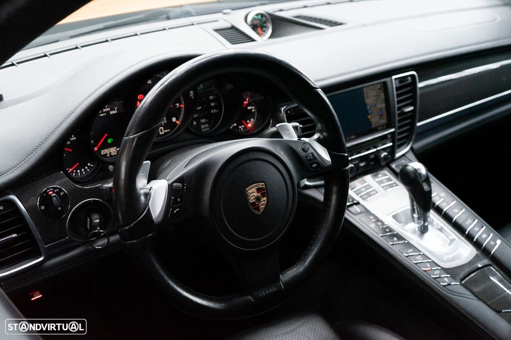 Porsche Panamera Turbo PDK - 31