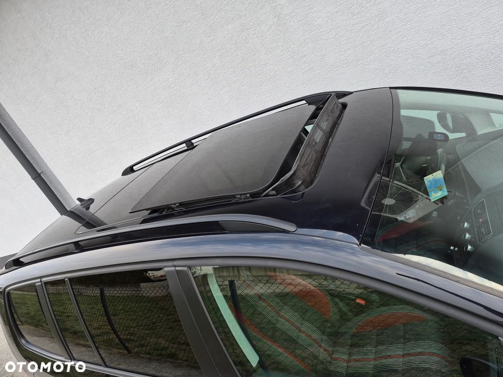 Volkswagen Touran 2.0 TDI DPF MATCH - 9