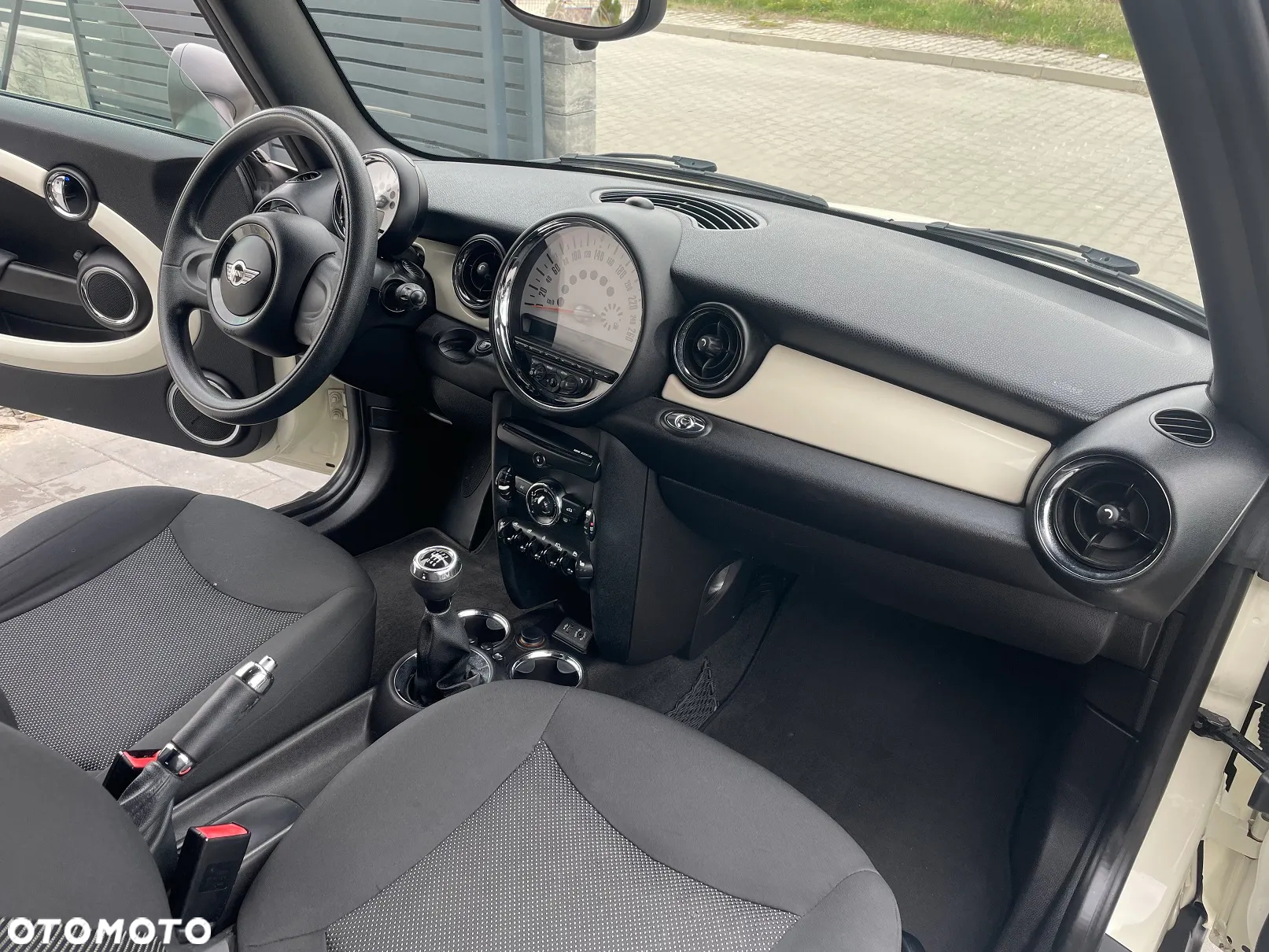 MINI ONE Cabrio - 24