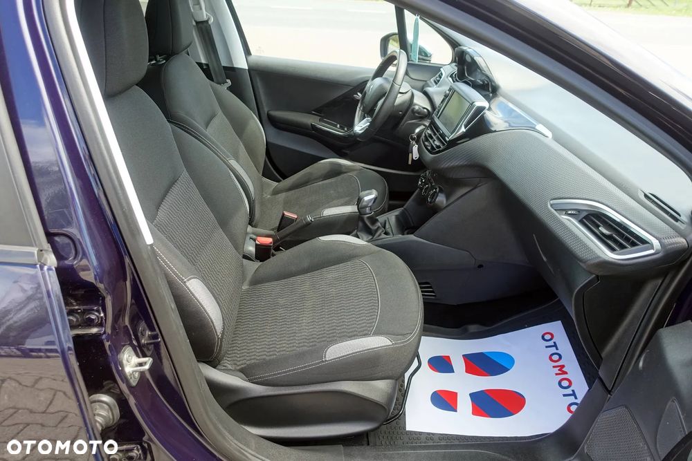 Peugeot 208 82 PureTech Style - 13