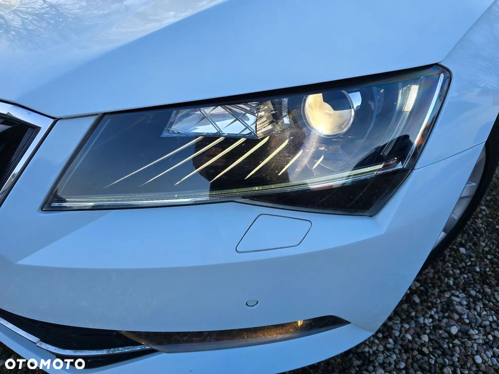 Skoda Superb 2.0 TDI DSG Ambition - 13