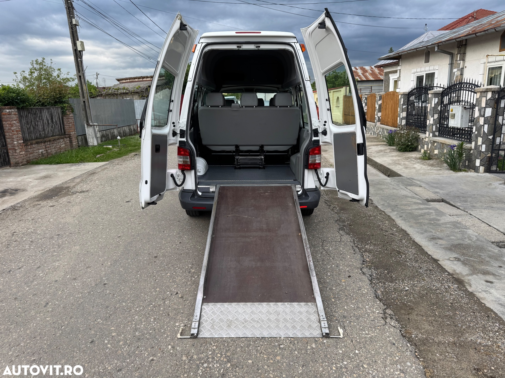 Volkswagen Transporter - 8